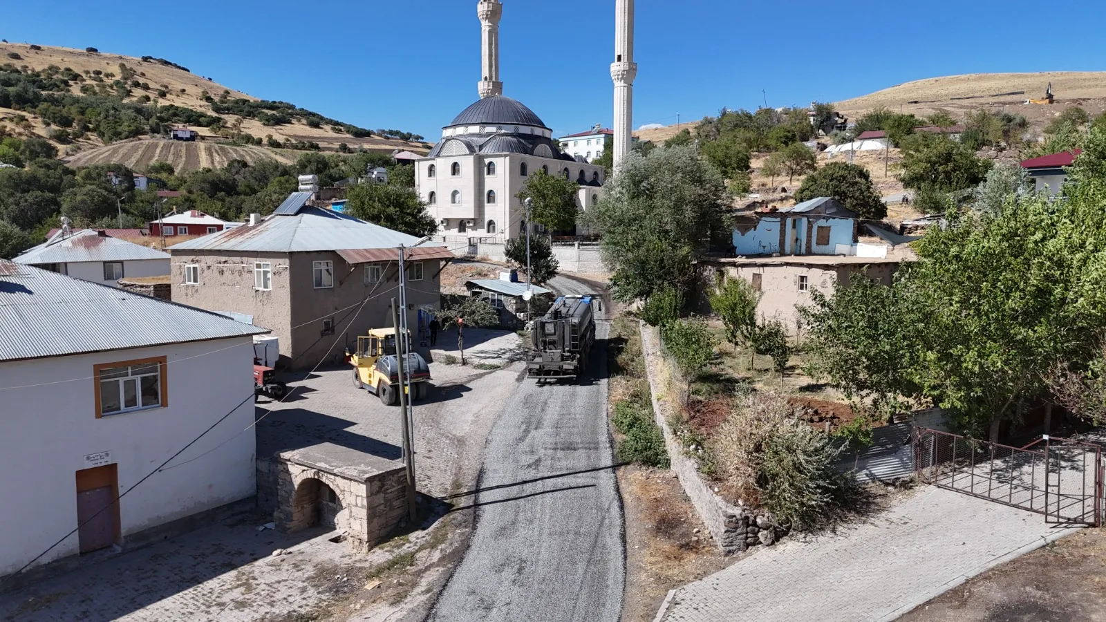 Manşet: Gedikyurt–Köprüdere Grup Yolunda Çalışmalar Tamamlandı