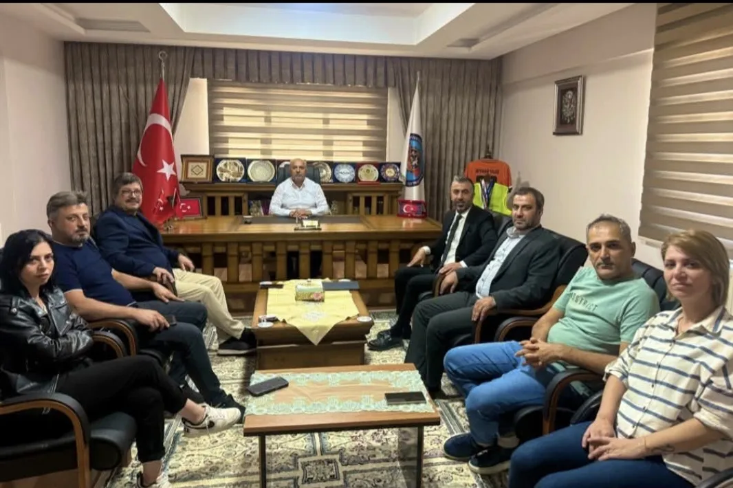 Mitat ulaş başkan dostlarla  kahvaltıda buluştu.