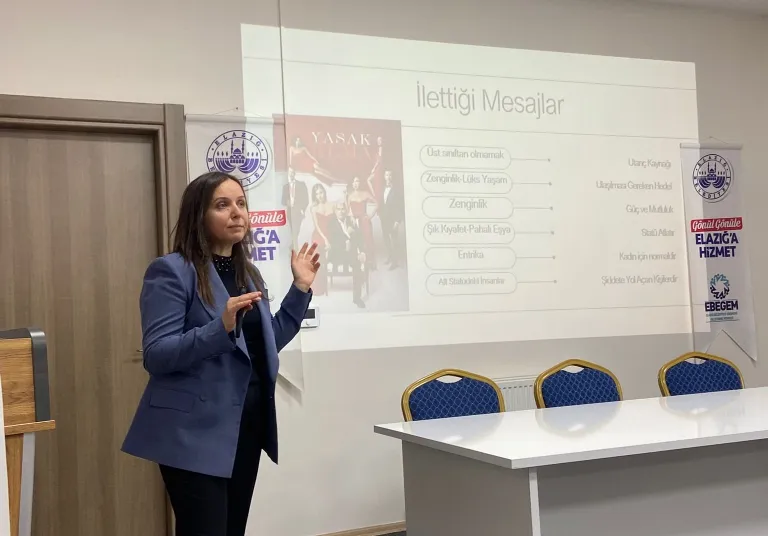 DOÇ.DR ÖZLEM ÇAKAR ÇELİK AİLE VE MEDYA İLE İLGİLİ KONFERANS VERDİ.