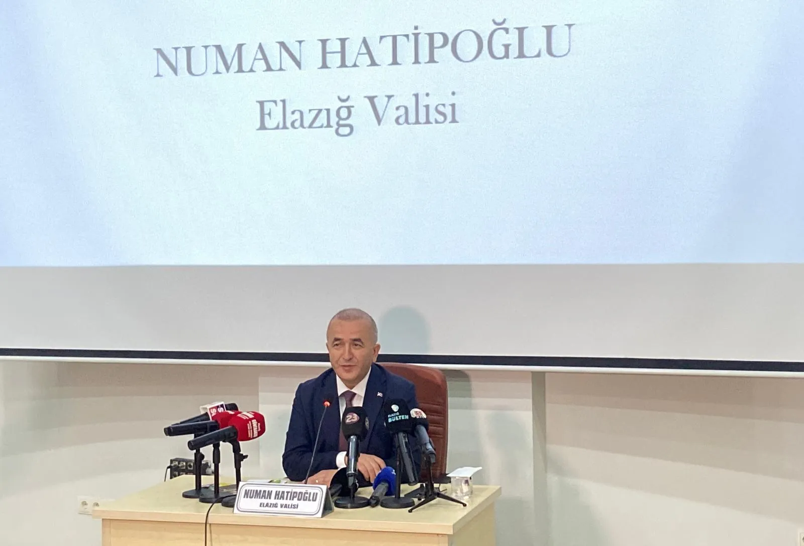ELAZIĞ VALİSİ NUMAN HATİPOĞLU, İLETİŞİM FAKÜLTESİ ÖĞRENCİLERİYLE BULUŞTU.