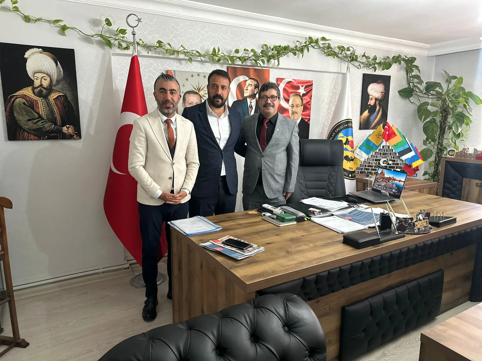 Manşet: GAZETEMİZDEN AKHAZAR ESNAF KOOPERATİF BAŞKANINA ZİYARET.