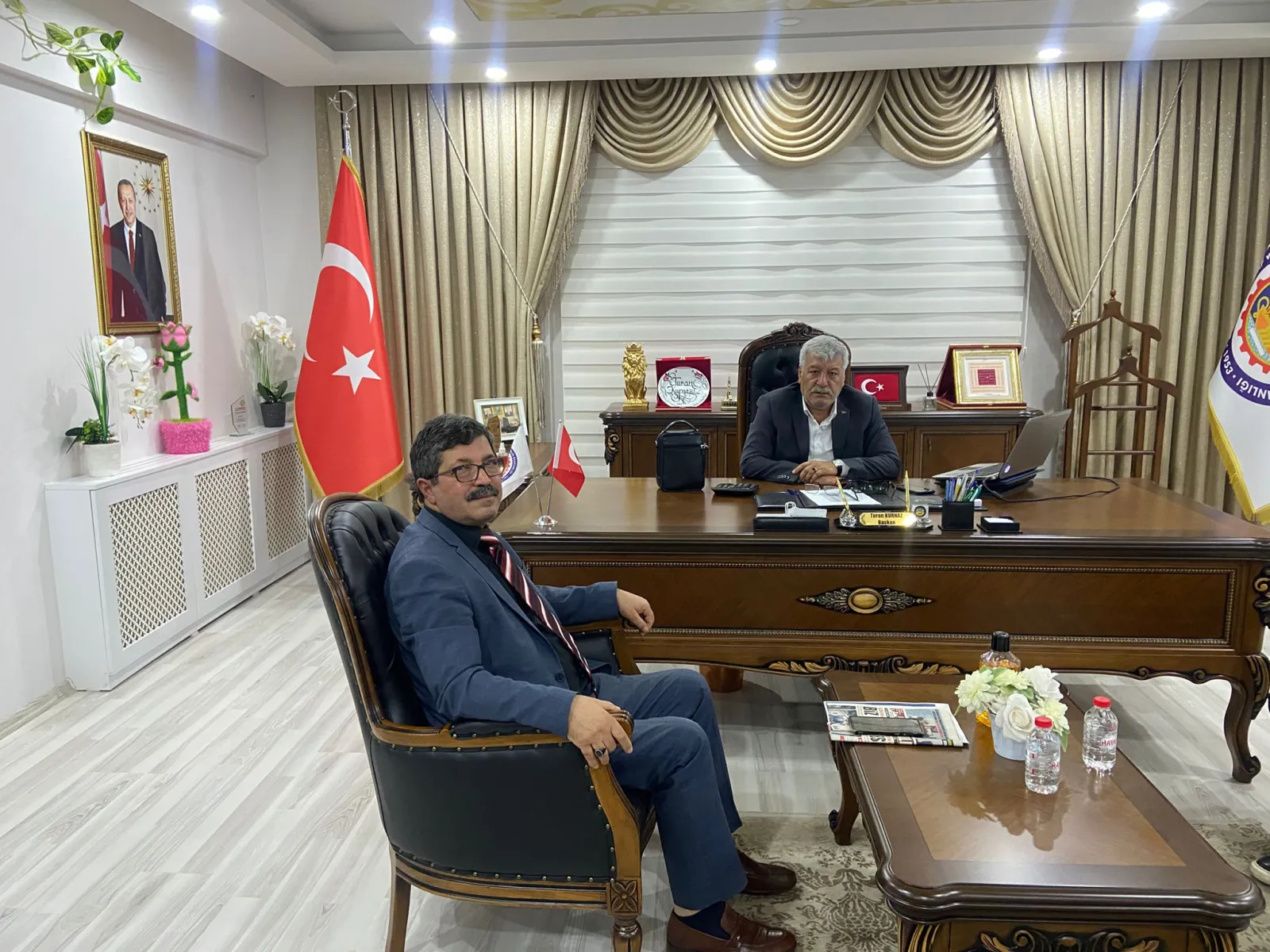 Manşet: GAZETEMİZDEN  ESNAF ODALAR BİRLİĞİ BAŞKANINA ZİYARET