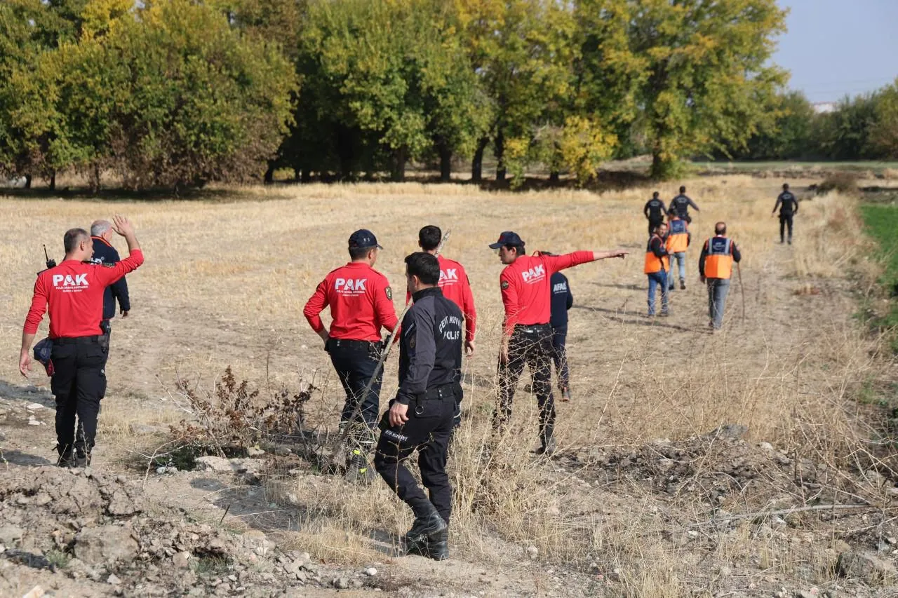 Manşet: KAYIP ÇOCUK ARAMASI HALEN DEVAM EDIYOR