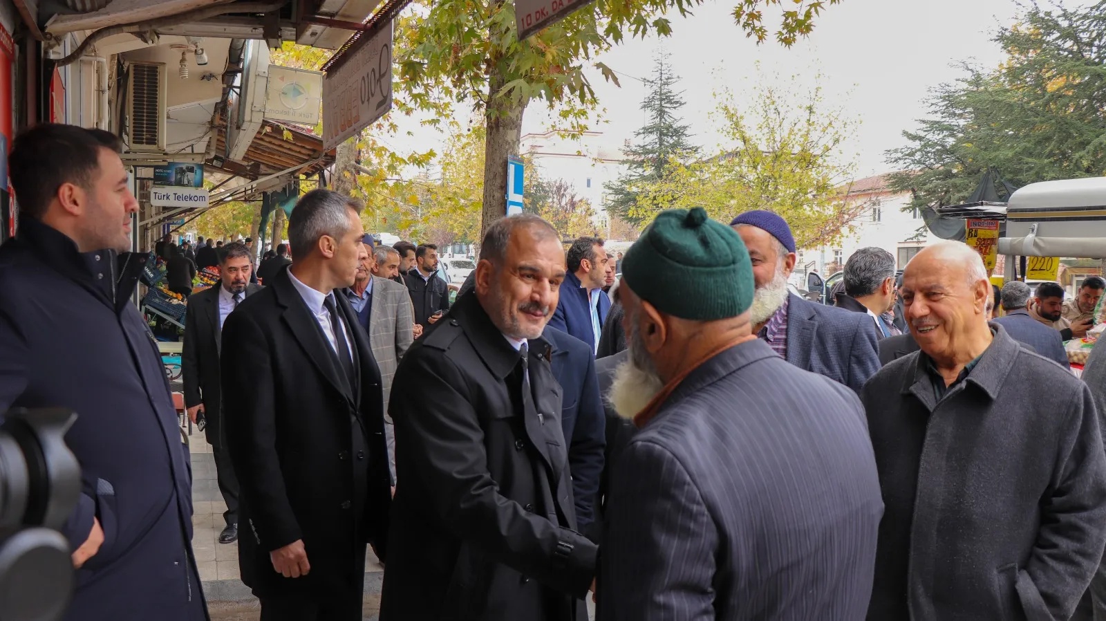 Manşet: PALU,BAŞKAN ALAN'I BAĞRINA BASTI