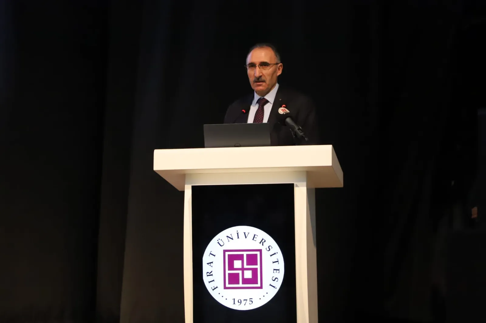 Manşet: FIRAT ÜNİVERSİTESİ REKTÖRÜ PROF. DR. GÖKTAŞ, AKADEMİK PERSONELLE BİR ARAYA GELDİ