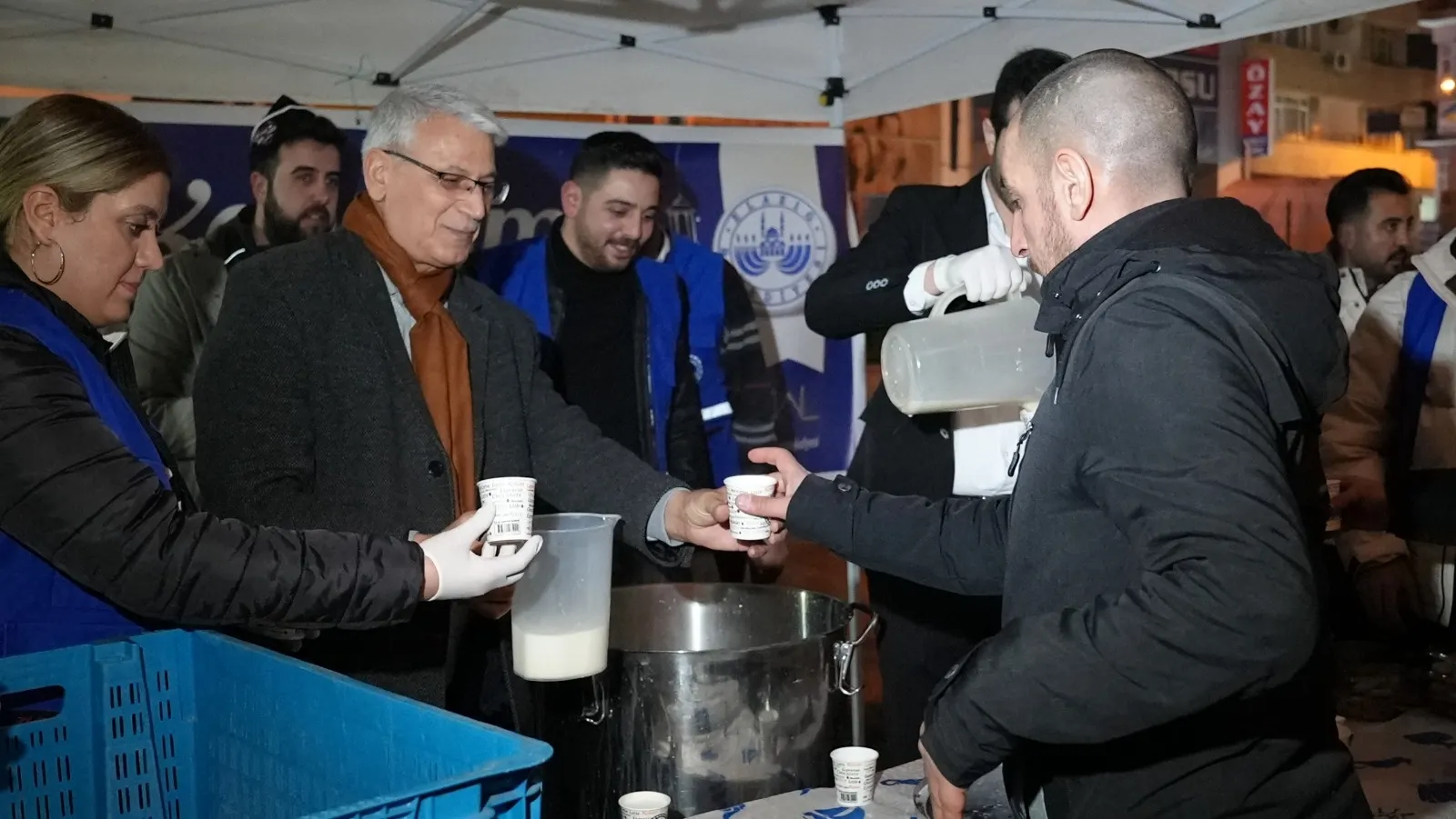 Manşet: ELAZIĞ BELEDİYESİ’NDEN KANDİL SİMİDİ VE SÜT İKRAMI