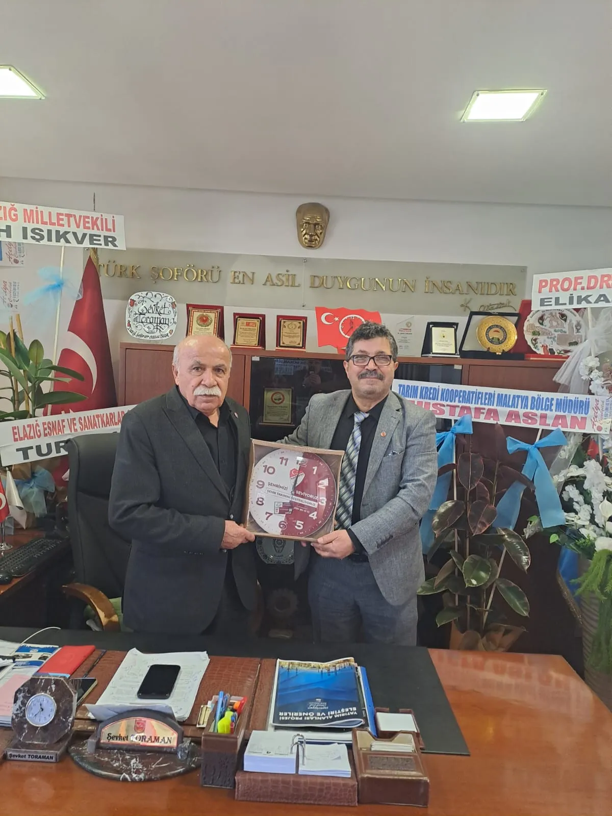 Manşet: BİLGE MEDYA 23 GRUP BŞK HASAN BİLGE'DEN ELAZIĞ ŞOFÖRLER ODA BAŞKANINA ZİYARET