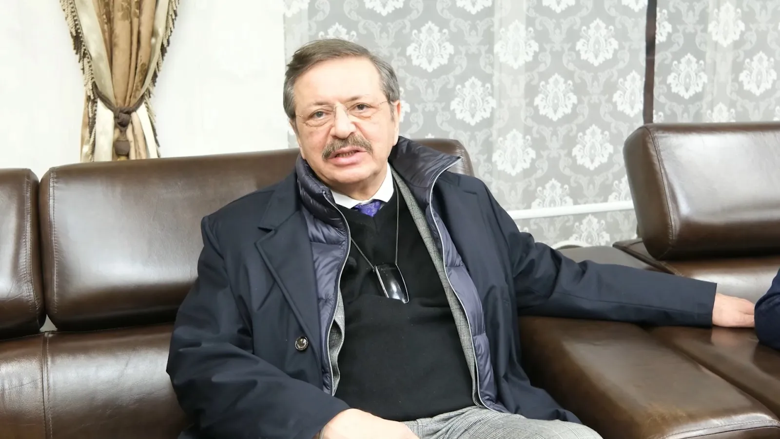 Manşet: HİSARCIKLIOĞLU’NDAN ELAZIĞ’A OKUL  MÜJDESİ