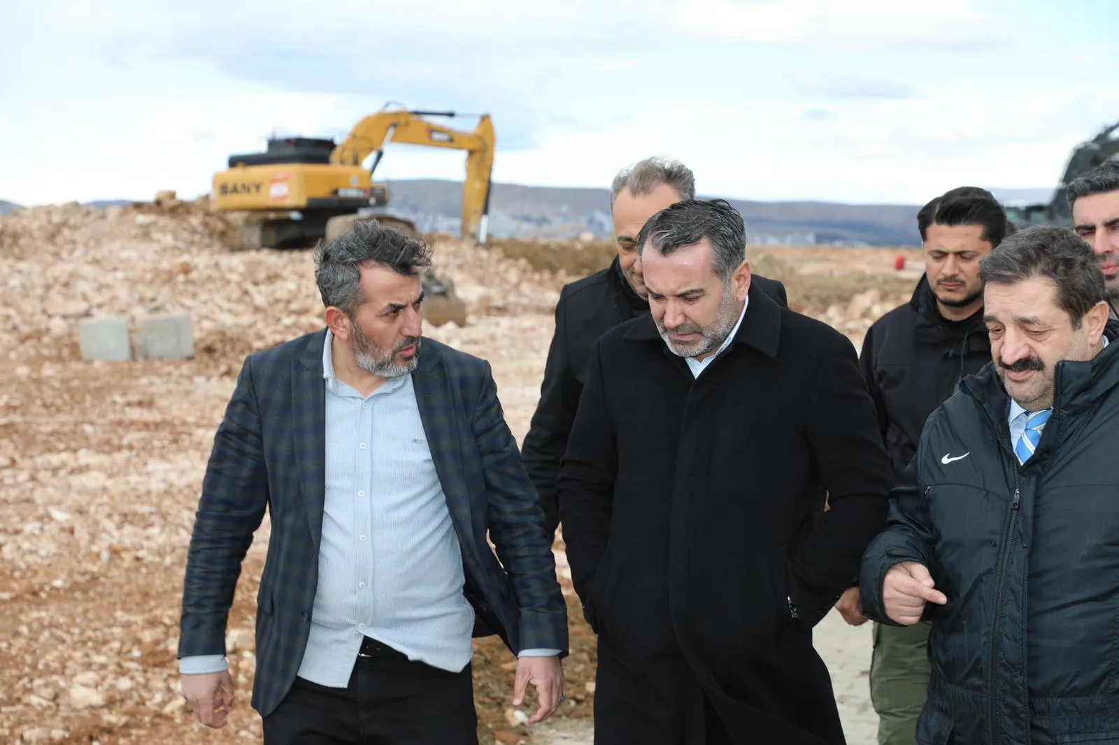 Manşet: BAŞKAN ŞERİFOĞULLAR, GÜNEYKENT SEYİR YOLU PROJESİNİN DEVAM EDEN ÇALIŞMALARINI YERİNDE İNCELEDİ