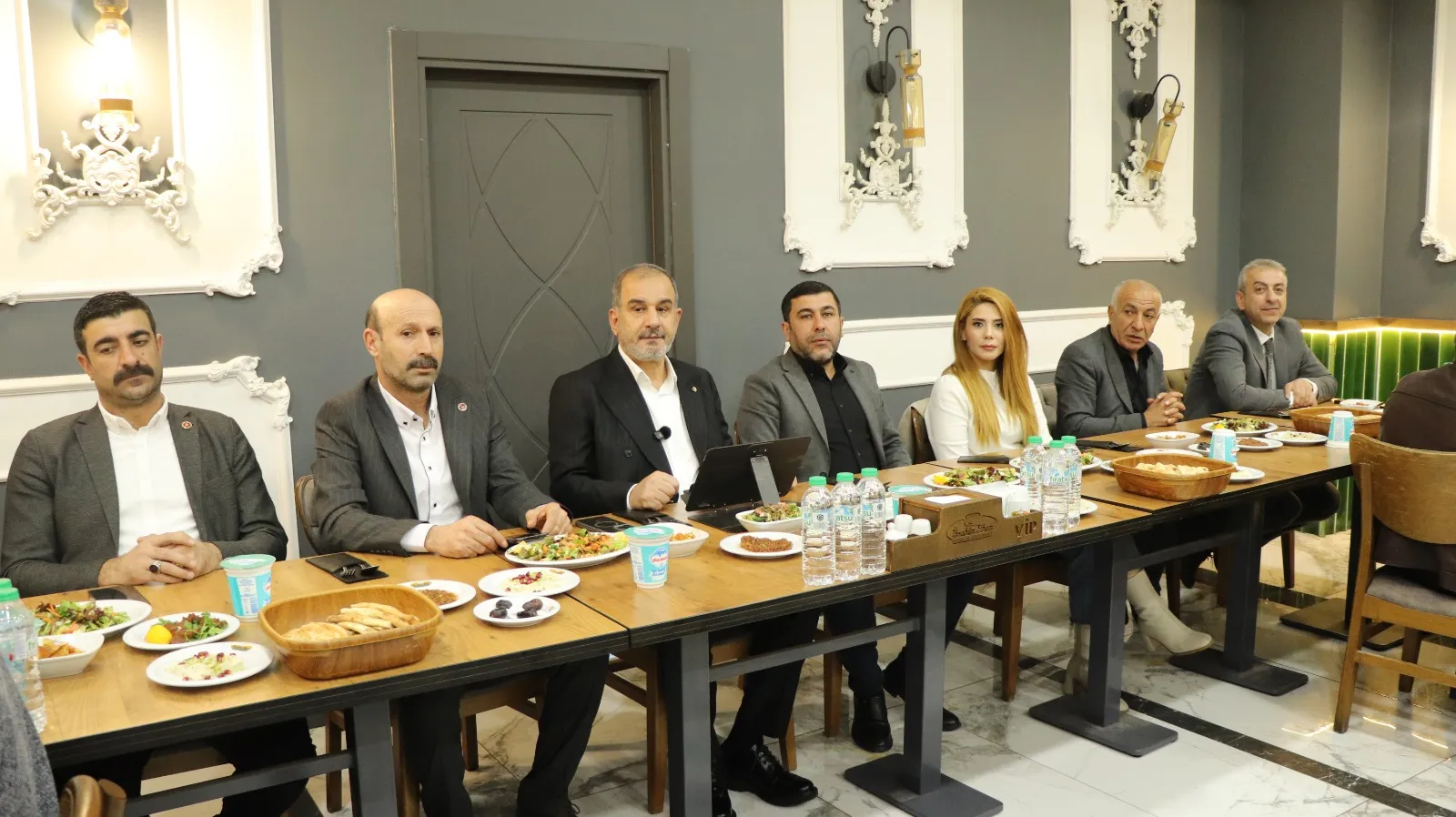 Manşet: MAHALLE MUHTARLARIYLA İFTAR PROGRAMINDA BİR ARAYA GELEN ELAZIĞ TSO BAŞKANI ALAN: “AMACIMIZ GÜÇLÜ BİR ELAZIĞ İNŞA ETMEK”