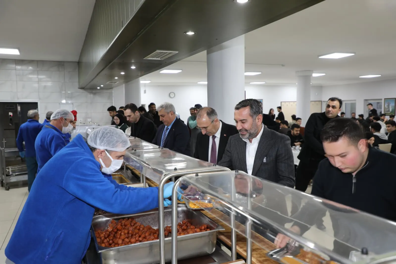 Manşet: ELAZIĞ BELEDİYESİ FIRAT ÜNİVERSİTESİ ÖĞRENCİLERİNE İFTAR PROGRAMI DÜZENLEDİ.