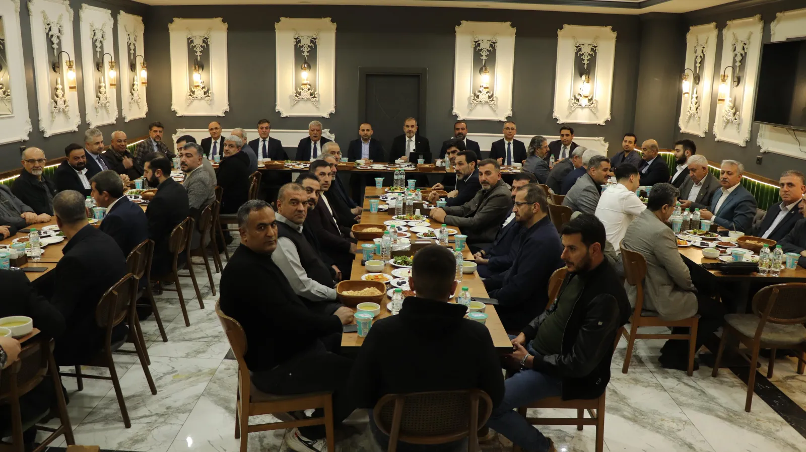 Manşet: BAŞKAN ALAN: “ŞEHİRDEKİ  İSTİŞARE  KÜLTÜRÜNÜ CANLI TUTUYORUZ”