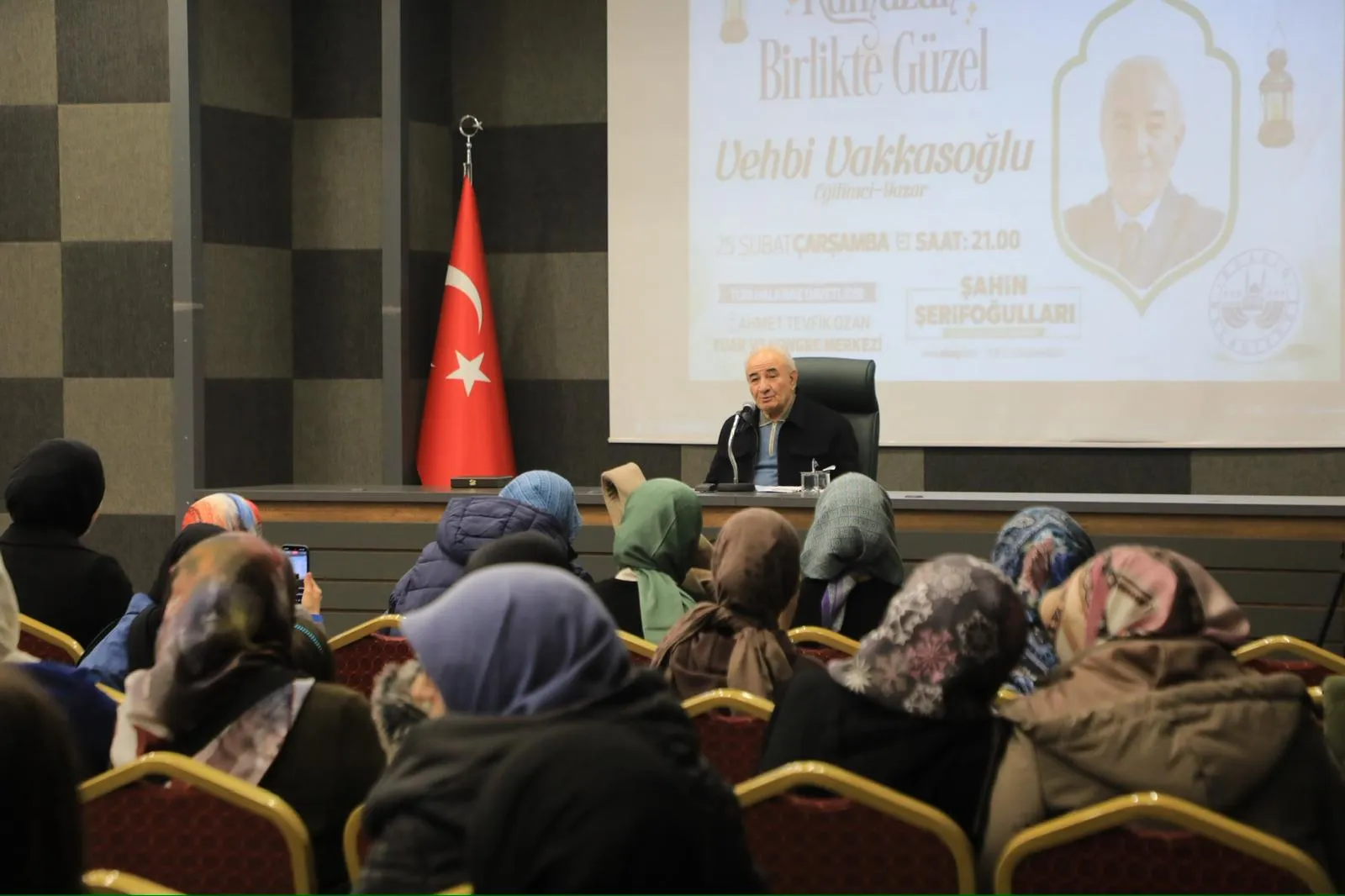 Manşet: EĞİTİMCİ-YAZAR VEHBİ VAKKASOĞLU ELAZIĞLILARLA BULUŞTU