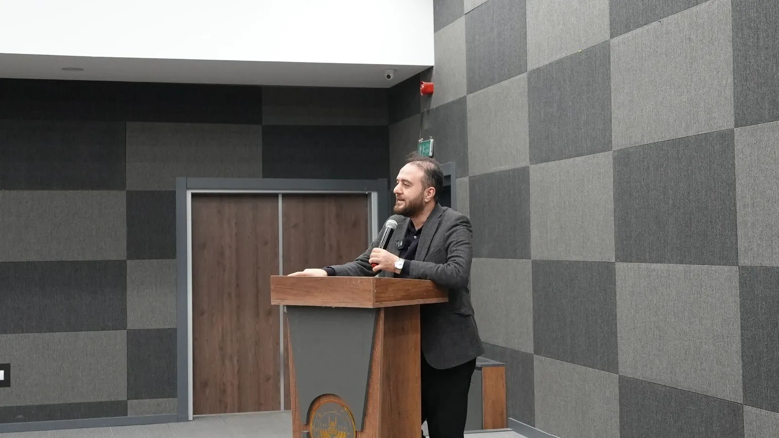 Manşet: ELAZIĞ BELEDİYESİ RAMAZAN AYI ETKİNLİKLERİNE ÖMER DEMİRBAĞ KONUK OLUYOR