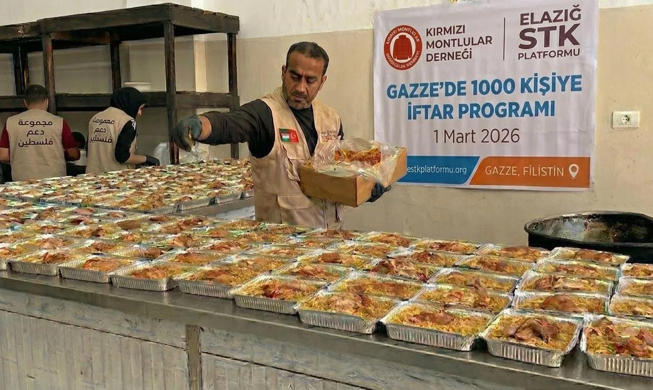 Manşet: ELAZIĞ KIRMIZI MONTLULAR DERNEĞİ'NDEN GAZZE'YE 1000 KİŞİLİK İFTAR YEMEĞİ