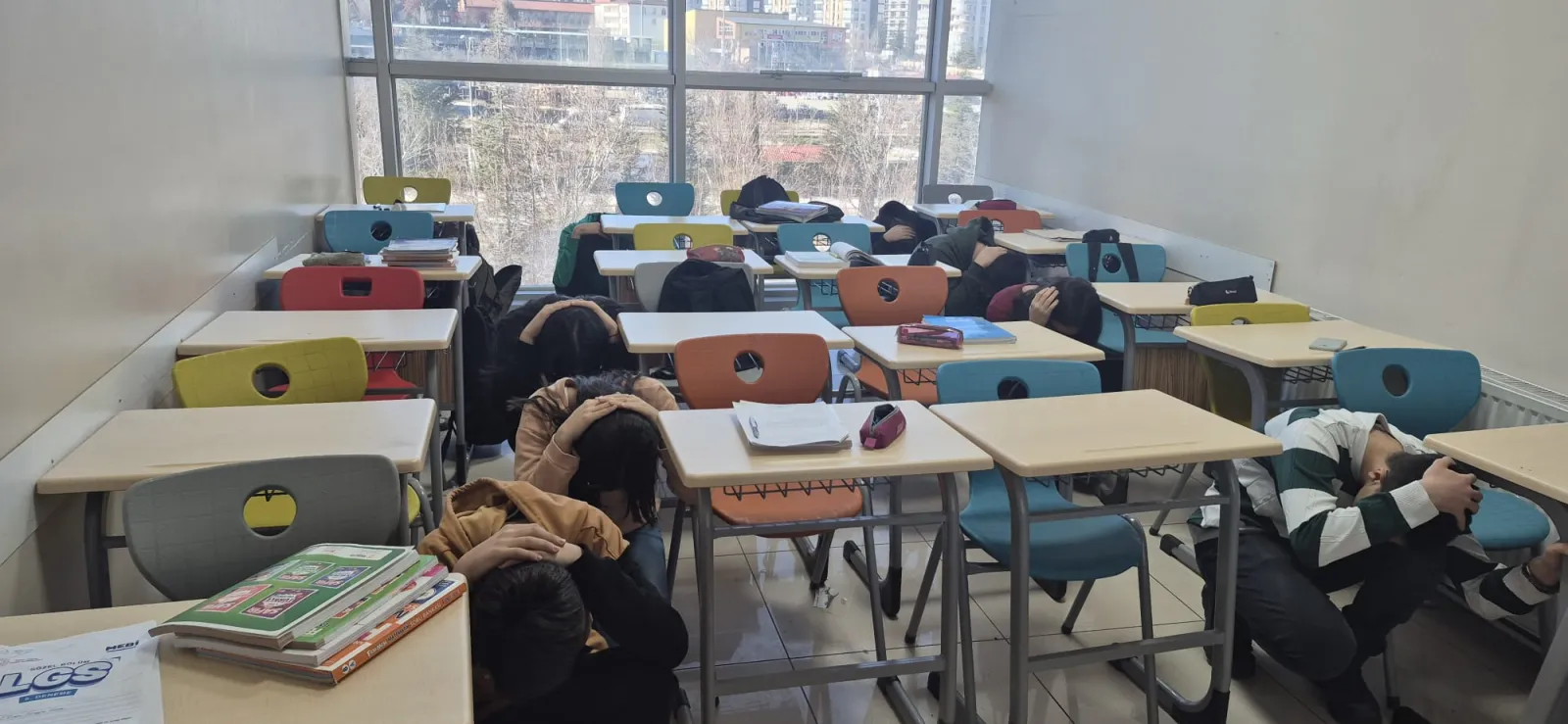 Manşet: ALTI SİGMA EĞİTİM KURUMLARINDA DEPREM TATBİKATİ