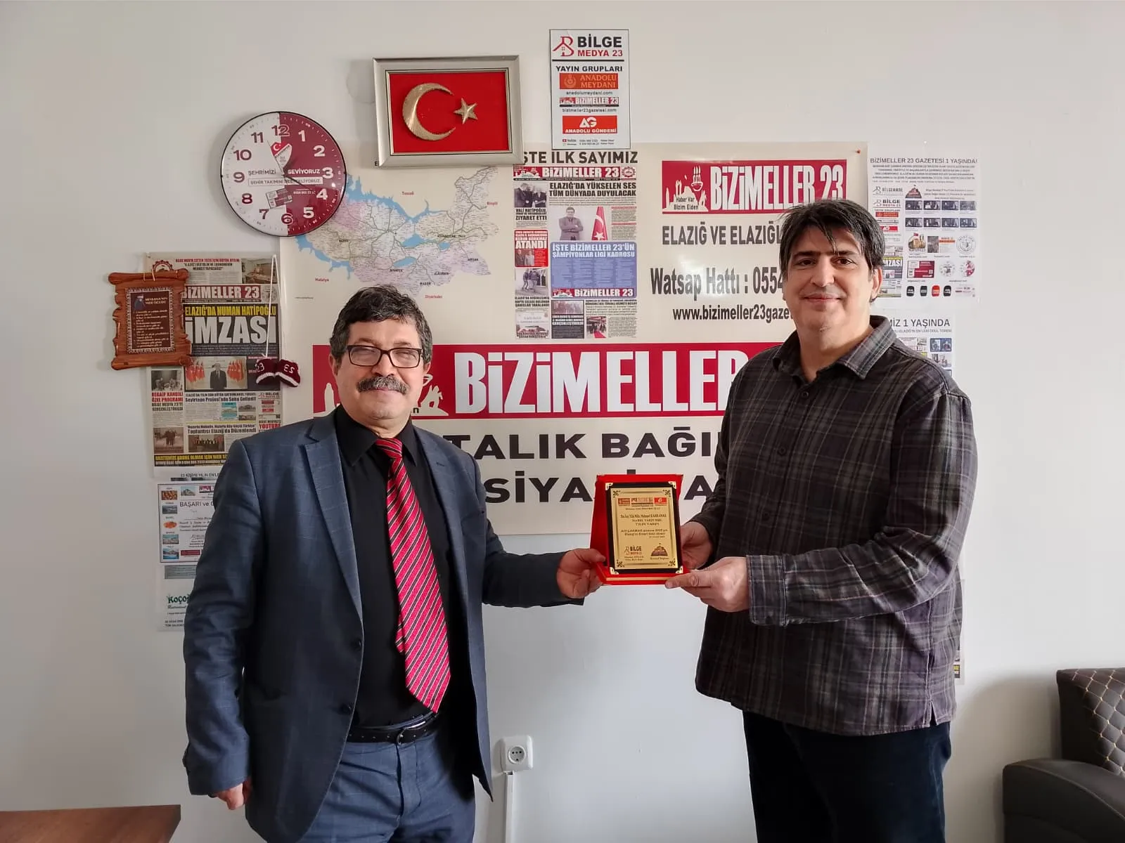 Manşet: MAREL VAKFI BAŞKANI MAHMUT KAHRAMAN YILIN VAKFI ÖDÜLÜNÜ BİLGE MEDYA23'DE ALDI