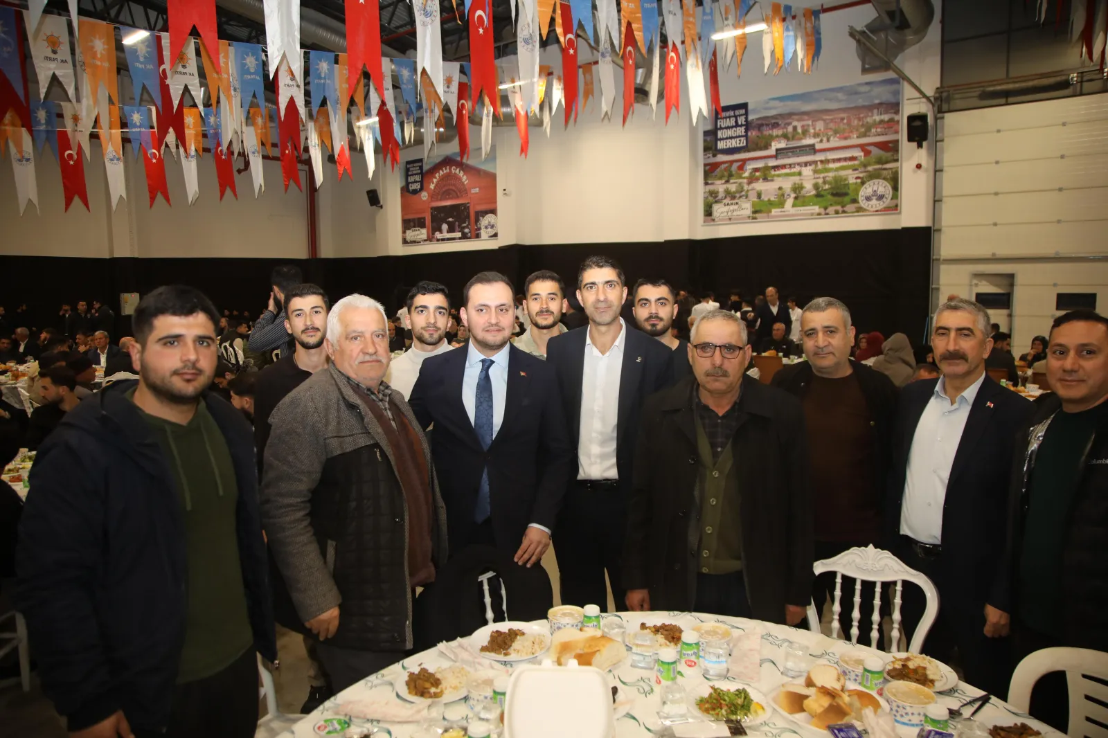 Manşet: AK PARTİ’DEN BAYRAMDA İLÇELERDE GÜÇLÜ BULUŞMA