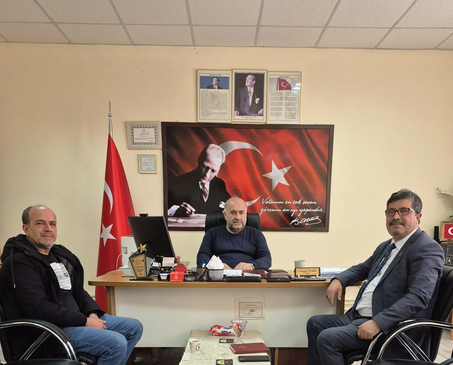 Manşet: BİLGE MEDYA 23 GRUP BAŞKANI HASAN BİLGE'DEN BASKİL HALK EĞİTİM MÜDÜRÜ CENGİZ TEMİZ'E ZİYARET