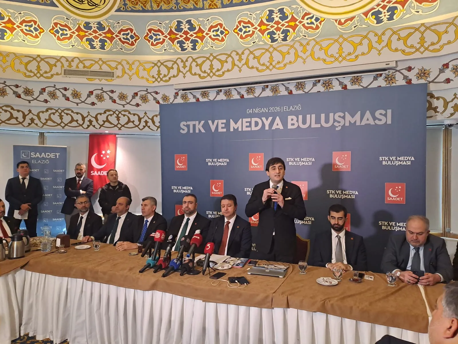 Manşet: SAADET PARTİSİ GENEL BAŞKAN YARDIMCISI ABDULLAH AKIN: "SAADET PARTİSİ İKTİDARINDA ELAZIĞ'A YOLCU UÇAĞI VE PASLANMAZ ÇELİK FABRİKASI KAZANDIRILACAK"