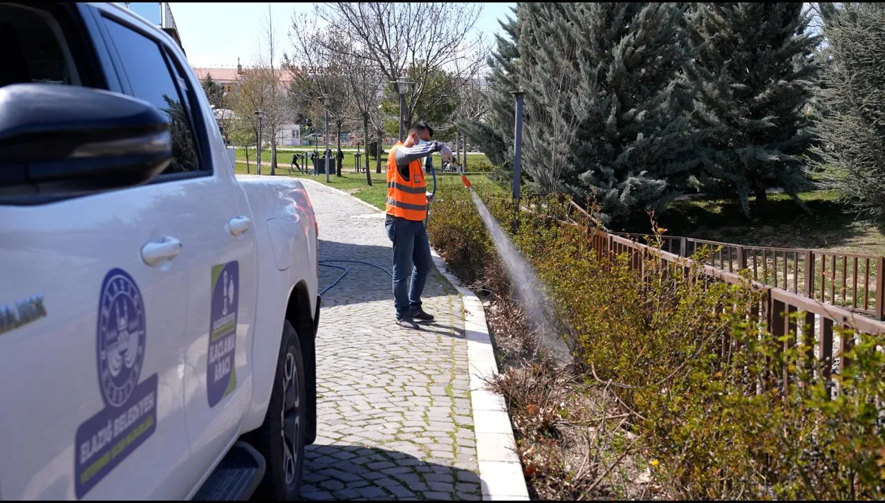Manşet: ELAZIĞ BELEDİYESİ BAHAR DÖNEMİNDE İLAÇLAMA ÇALIŞMALARINI ARTIRDI