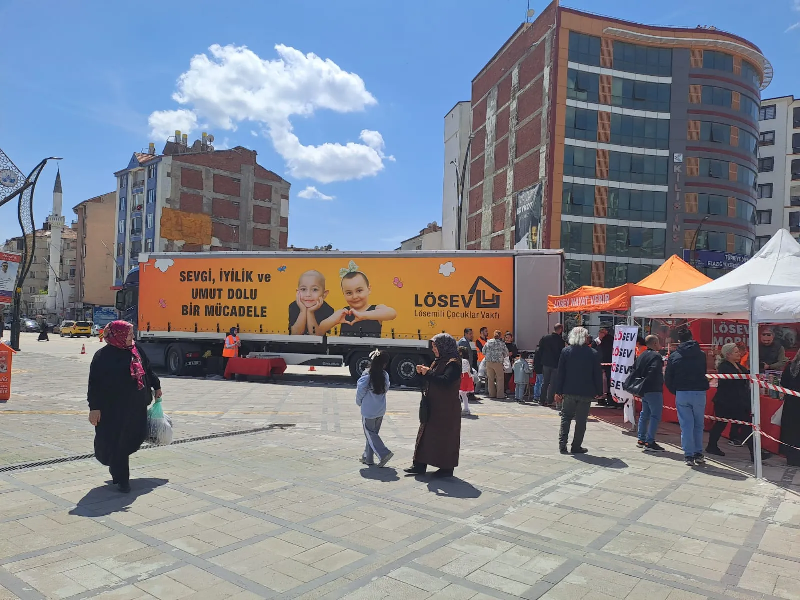 Manşet: LÖSEV İYİLİKLER TIRI ELAZIĞ’DA