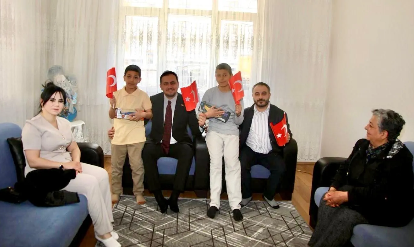 Manşet: AK PARTİ ELAZIĞ TEŞKİLATI’NDAN 23 NİSAN’DA GÖNÜLLERE DOKUNAN ZİYARETLER