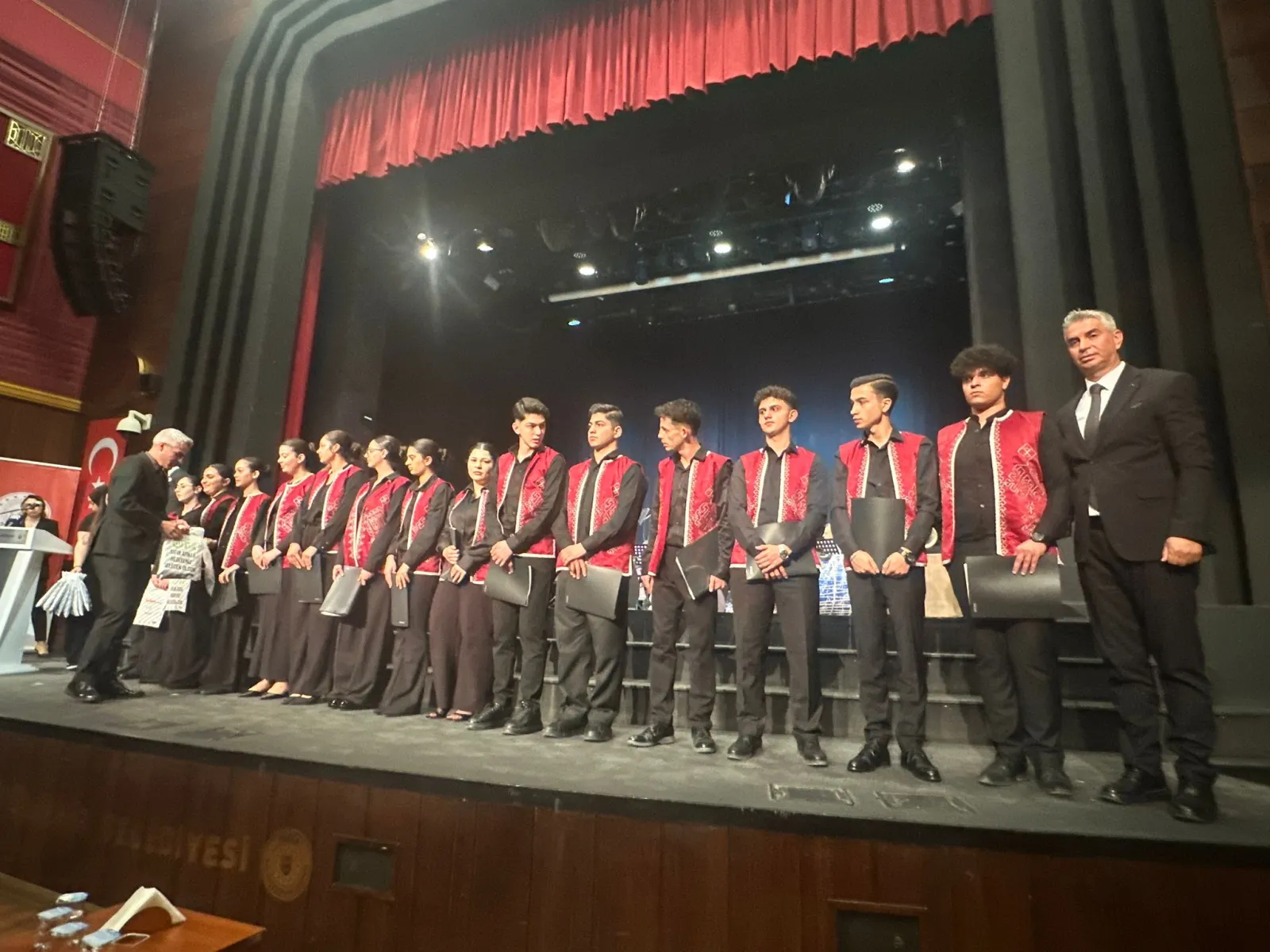 Manşet: ULUSAL DÜZEYDE 15 TEMMUZ KAHRAMANLIĞI ANISINA KORO YARIŞMASI DÜZENLENDİ