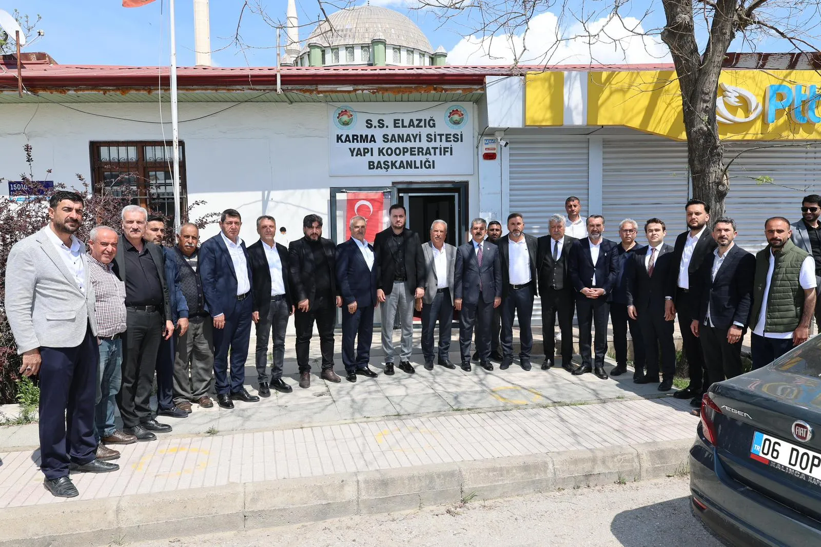 Manşet: AK PARTİ 1 MAYIS’TA SANAYİ SİTESİ İŞÇİLERİNİ UNUTMADI