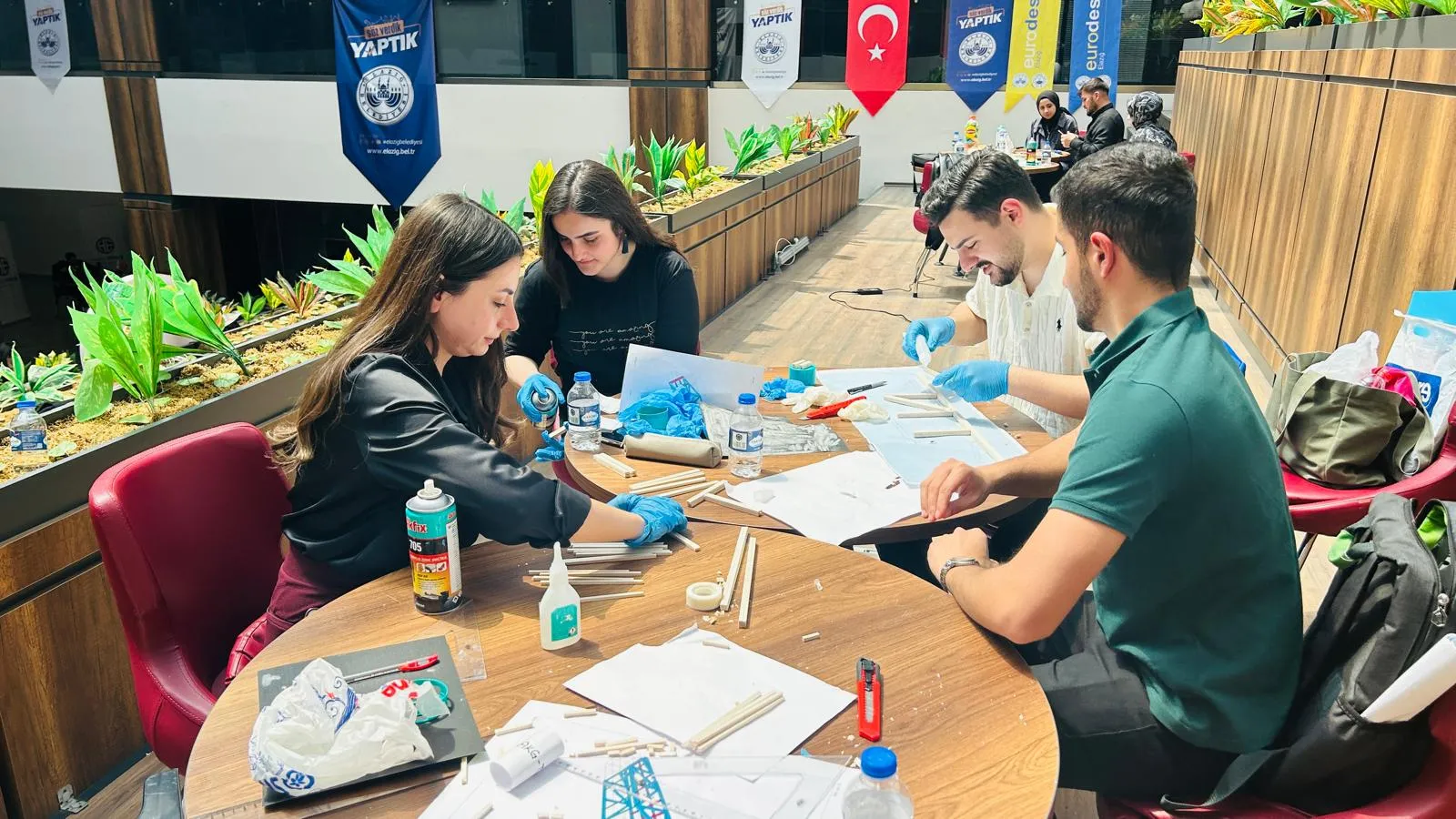 Manşet: ELAZIĞ İNŞAAT FUARI'NDA ÖĞRENCİLER YARIŞTI