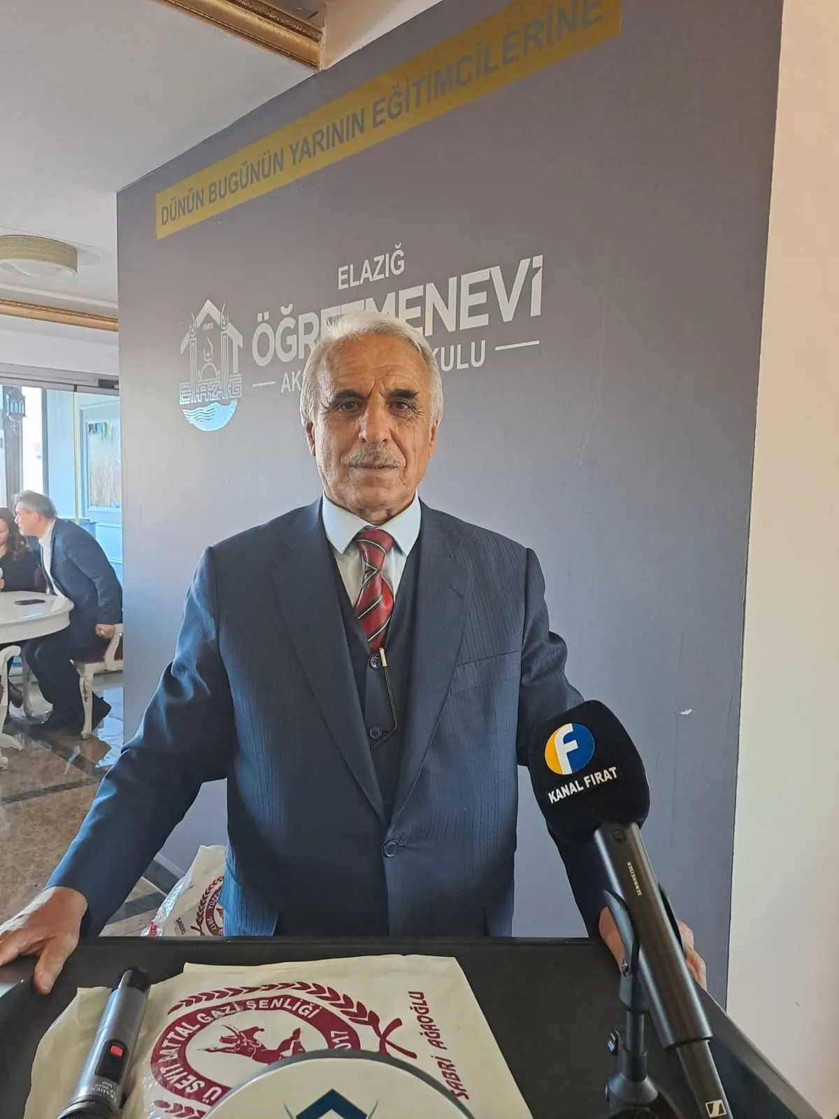 Manşet: SABRİ AĞAOĞLU'NDAN ANLAMLI ETKİNLİK