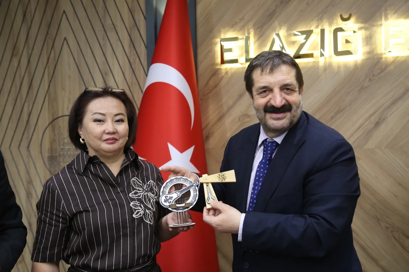 Manşet: KIRGIZİSTAN HEYETİNDEN ELAZIĞ BELEDİYESİ'NE ZİYARET
