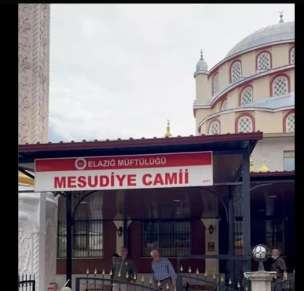 Manşet: KURBAN BAYRAMI NAMAZINDA  CAMİLER DOLDU TAŞDI.