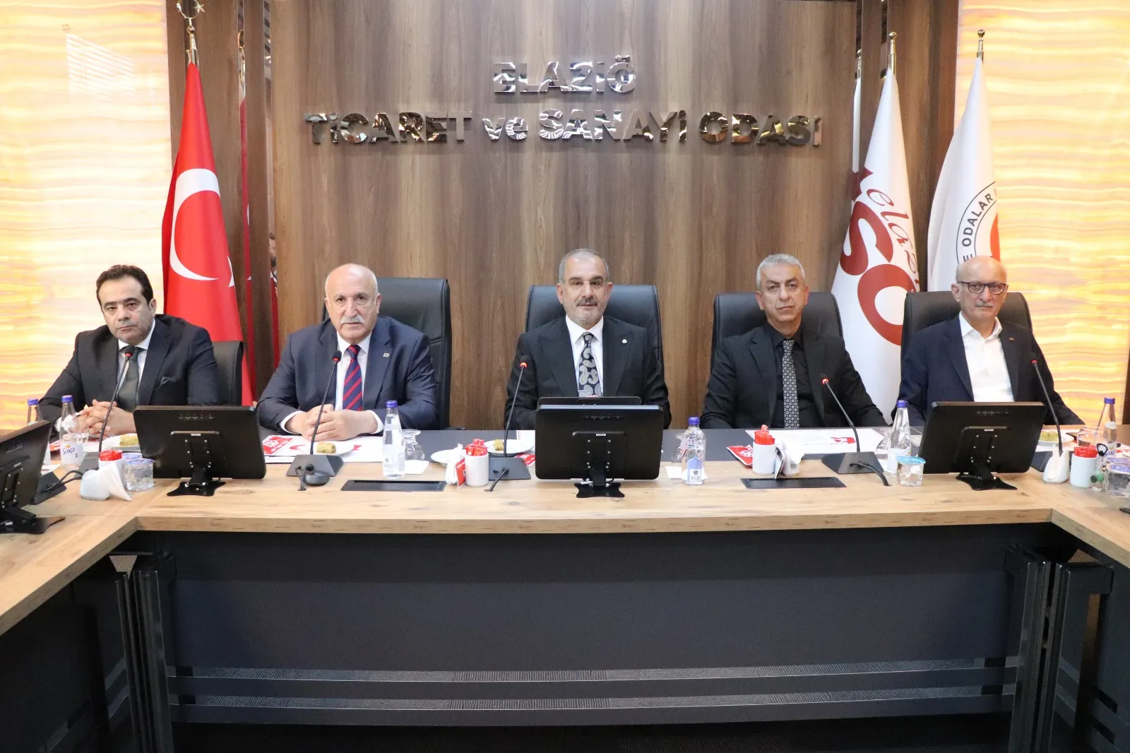 Manşet: BAŞKAN ALAN: “BAYRAMLAR, KADİM MEDENİYET VE İNANÇ SİSTEMİMİZİN GETİRDİĞİ BİRLİK VE DAYANIŞMAYI YAŞATAN ÖZEL GÜNLERDİR”