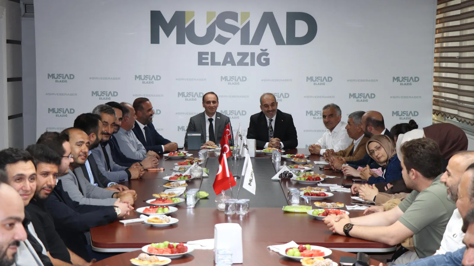 Manşet: BAŞKAN ALAN, MÜSİAD DOST MECLİSİ’NE KONUK OLDU