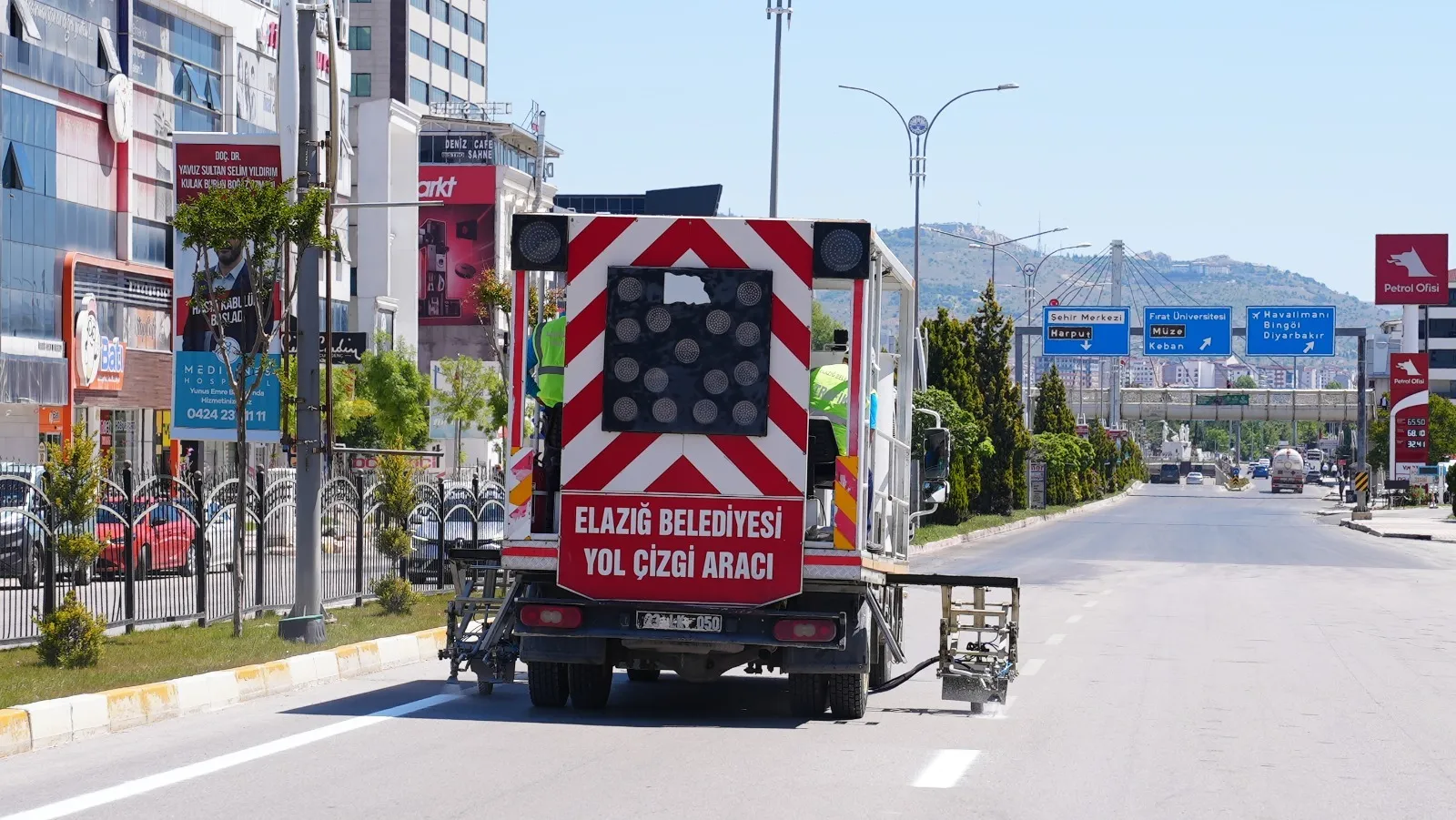Manşet: ELAZIĞ BELEDİYESİ; YOL ÇİZGİ, YAYA ÇİZGİSİ VE  İŞARET ÇALIŞMALARI GERÇEKLEŞTİRİYOR