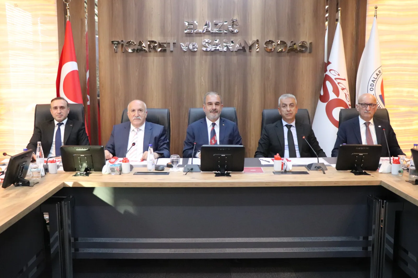 Manşet: BAŞKAN ALAN: “ELAZIĞ İÇİN ÜRETMEYE VE EKONOMİYİ BÜYÜTMEYE DEVAM EDECEĞİZ”