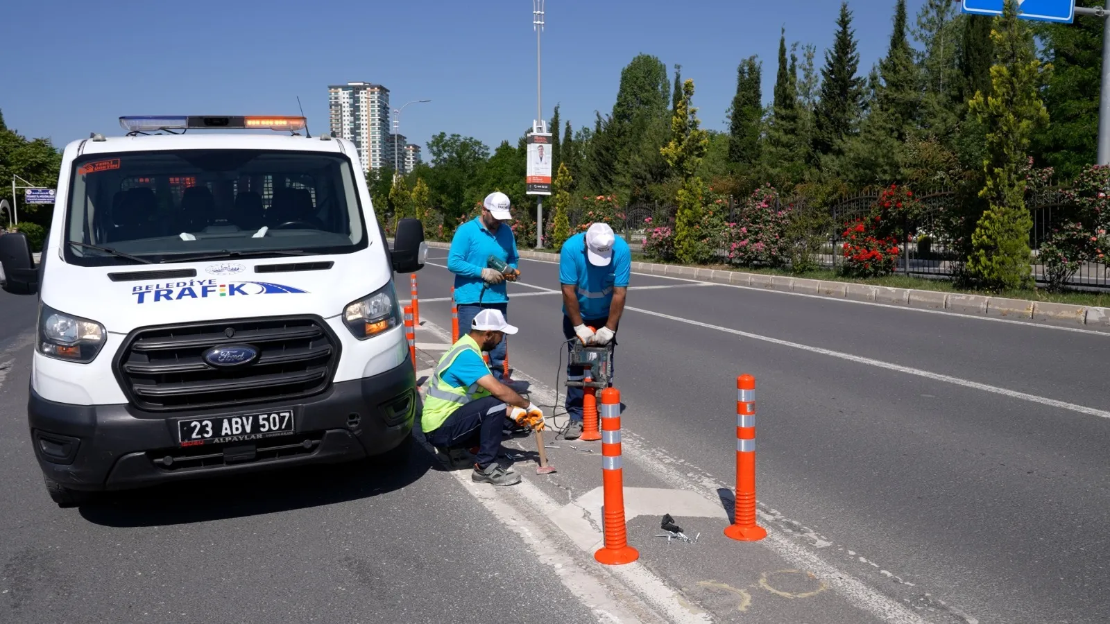 Manşet: ELAZIĞ BELEDİYESİ, TRAFİK İŞARETLEME ÇALIŞMALARI GERÇEKLEŞTİRİYOR