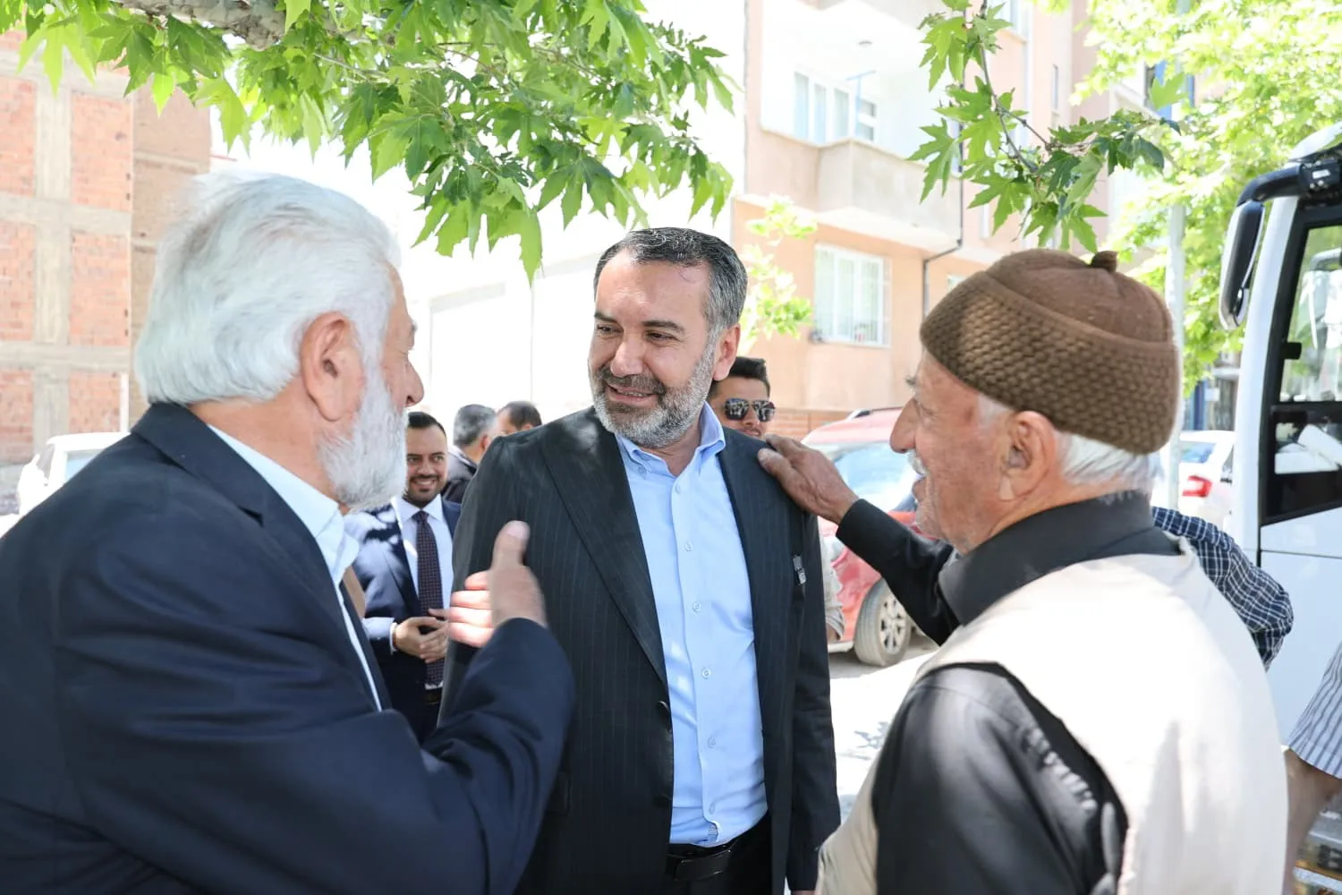 Manşet: BAŞKAN ŞERİFOĞULLARI’NDAN MAHALLE ZİYARETLERİ