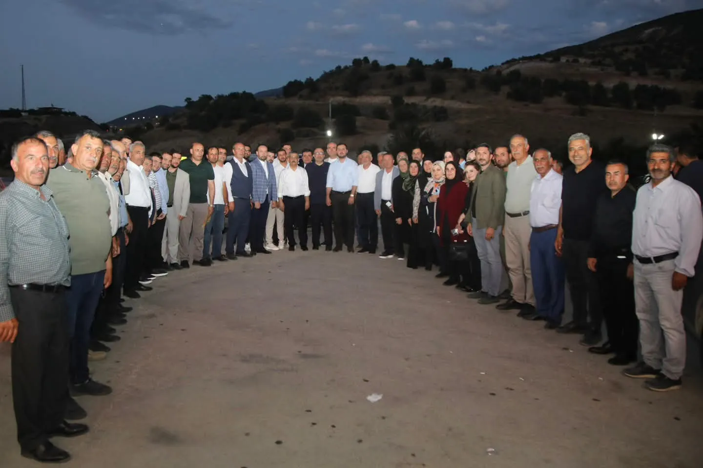 Manşet: AK PARTİ BASKİL’DE TEK YÜREK: 100 KİŞİLİK KADRO SAHAYA İNDİ