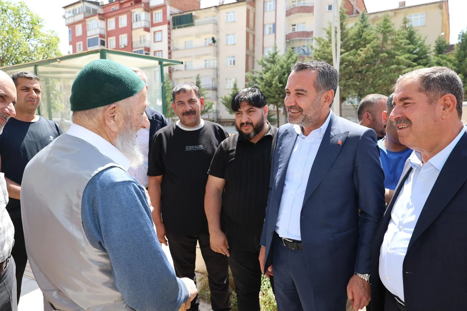 Manşet: BAŞKAN ŞERİFOĞULLARI, SANAYİ MAHALLESİ’NDEKİ ASFALT YENİLEME ÇALIŞMALARINI İNCELEDİ