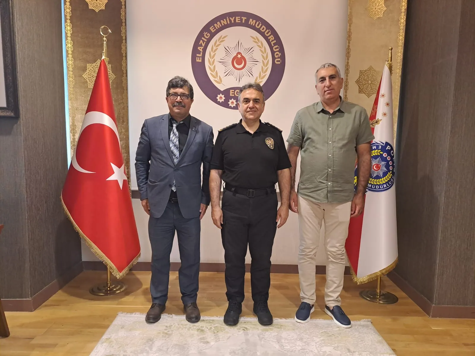 Manşet: ELAZIĞ EMNİYET MÜDÜRÜ AYDIN KARAN'A HAYIRLI OLSUN ZİYARETİ
