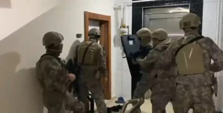Manşet: 69 İLDE UYUŞTURUCU TACİRLERİNE DEV OPERASYON: 1.005 ŞÜPHELİ YAKALANDI