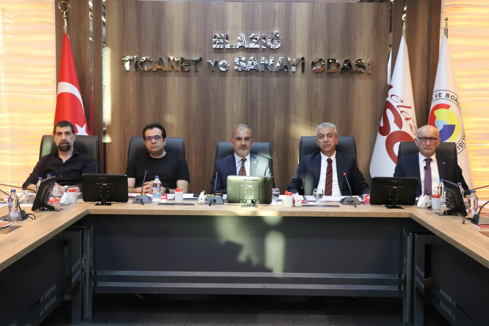 Manşet: BAŞKAN ALAN: “ELAZIĞ'IN GELECEĞİNİ EKİP RUHUYLA, ORTAK AKILLA VE KARARLILIKLA İNŞA EDİYORUZ”