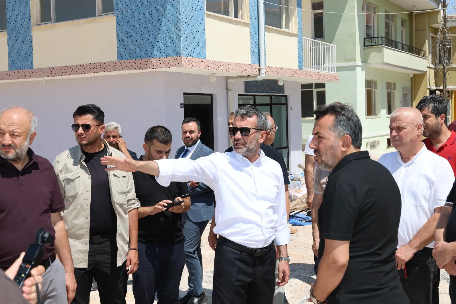 Manşet: BAŞKAN ŞERİFOĞULLARI, GÜNEYKENT MAHALALLESİ’NDE TEMASLARDA BULUNDU