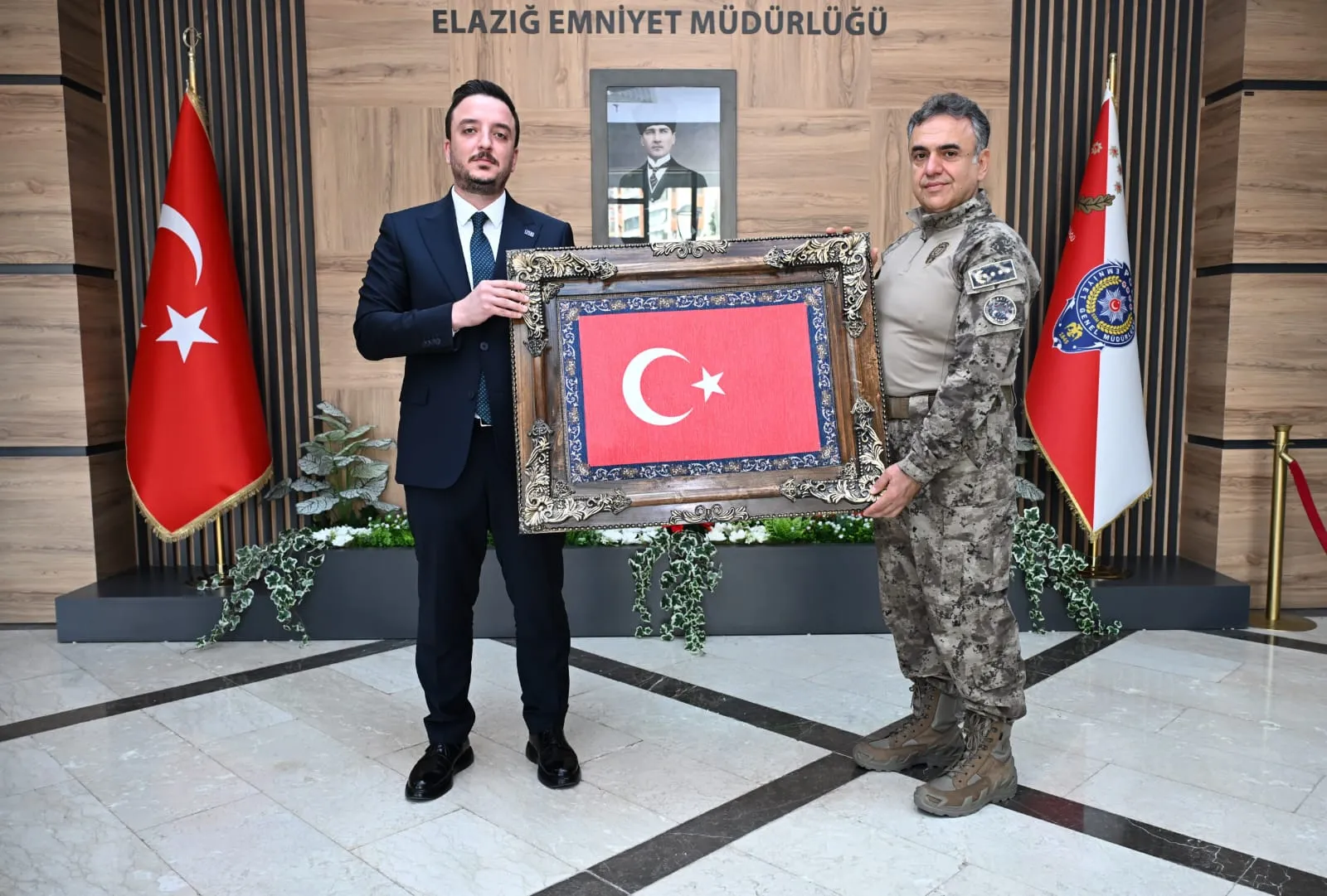 Manşet: ANAHTAR PARTI ELAZIG İL YÖNETİMI İL EMNİYET MD ZIYARET