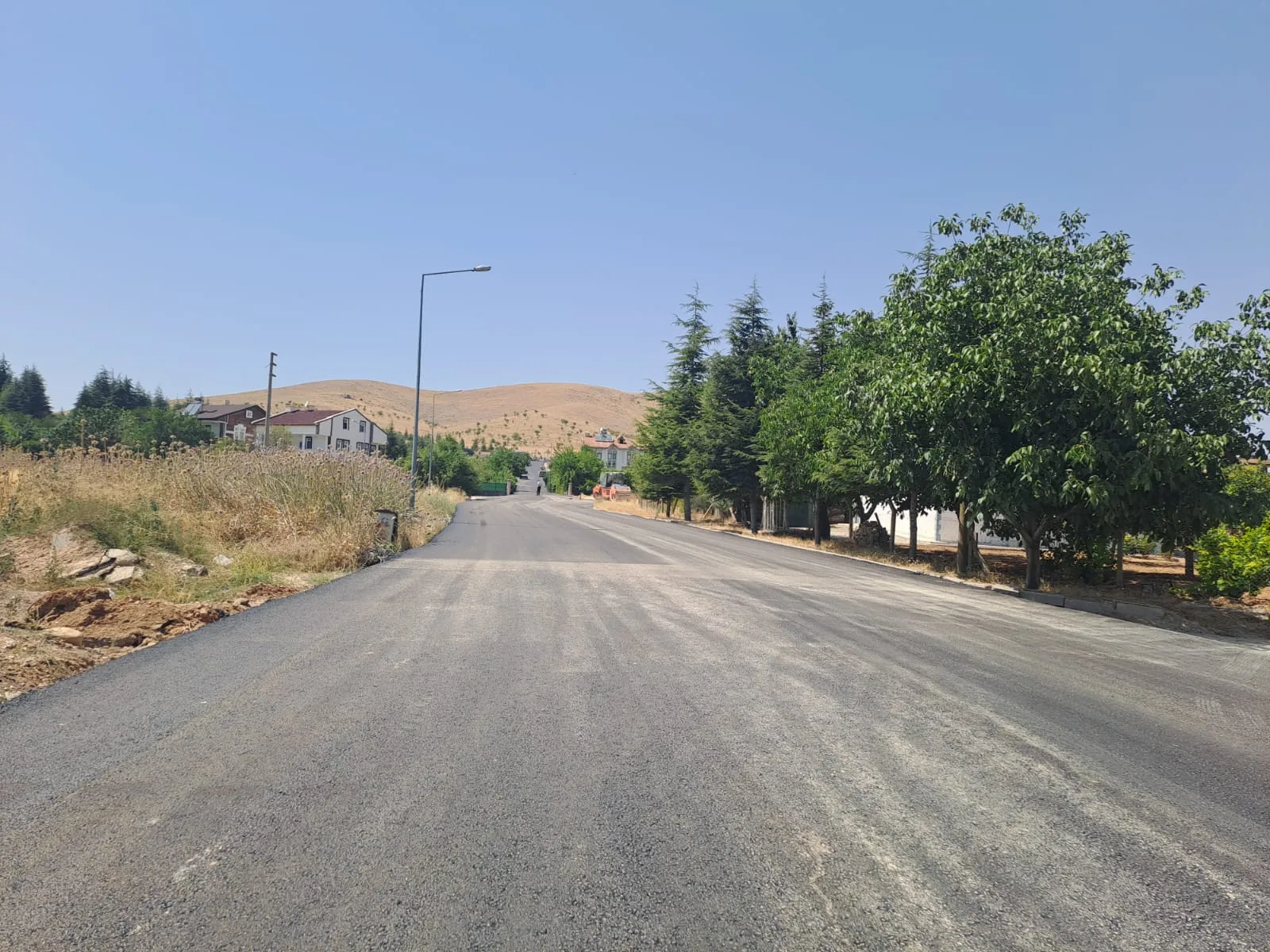 Manşet: HANKENDİ YEŞİLKENT MAHALLESİ SAKİNLERİ ASFALT VE HİZMET BEKLİYOR