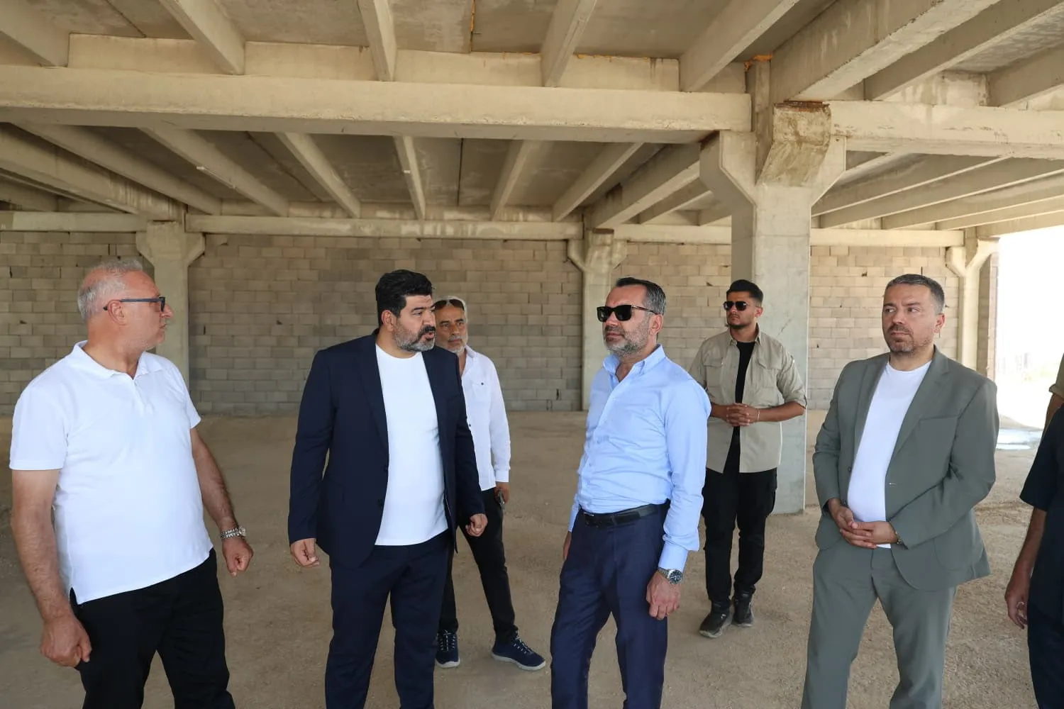 Manşet: BAŞKAN ŞERİFOĞULLARI, MOBİLYACILAR SİTESİ'NDE İNCELEMEDE BULUNDU