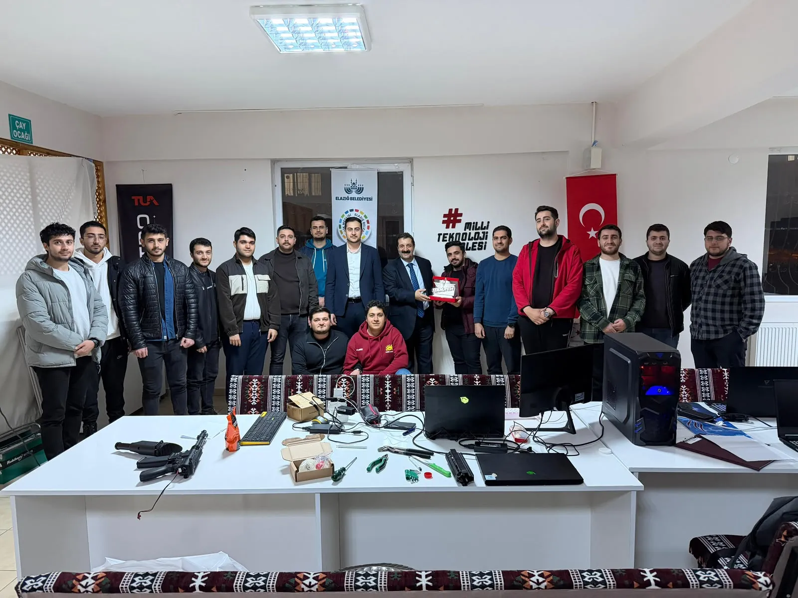 Manşet: YELPENÇE TAKIMI, TÜRKİYE BİRİNCİSİ OLDU