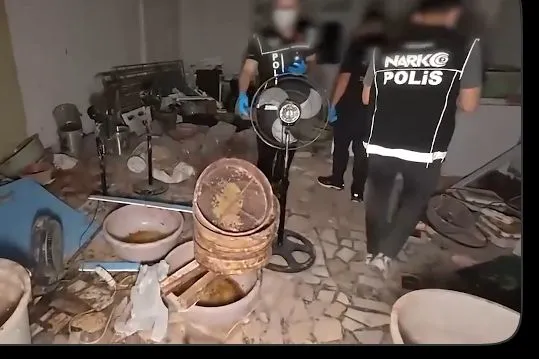 Manşet: 71 İLDE UYUŞTURUCU TACİRLERİNE DEV OPERASYON: 1.302 ŞÜPHELİ YAKALANDI